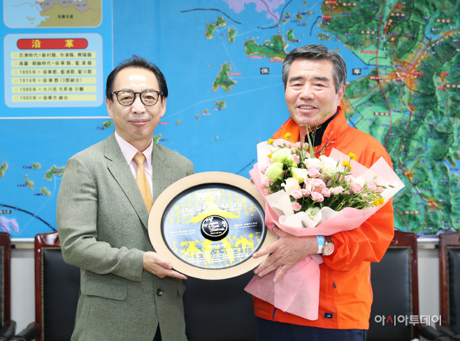 2.글로벌 명품상 및 아시아 5대축제 인기상 수상 장면