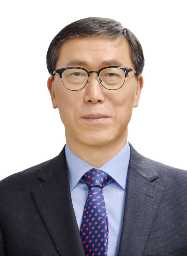 1. 이종건 국립백두대간수목원장