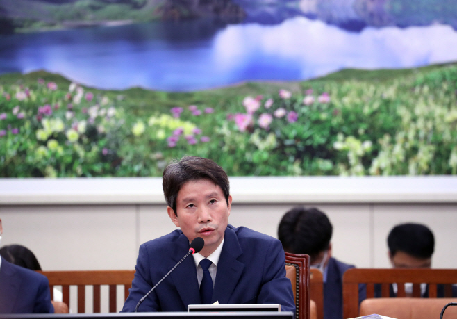 답변하는 이인영 통일부 장관 후보자