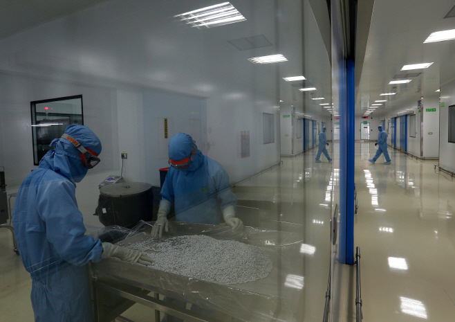 HEALTH - CORONAVIRUS/INDIA-DRUGS <YONHAP NO-3697> (REUTERS)