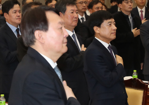 윤석열 검찰총장과 이성윤 중앙지검장<YONHAP NO-7077>