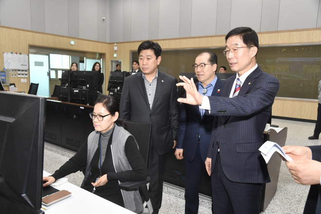 1.경북교육청, 전국 최초 중학교 CCTV 통합관제센터 연계01