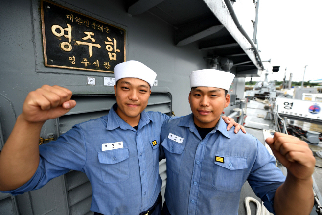 평택 해군 2함대, 싱크홀에 빠진 민간인 구조