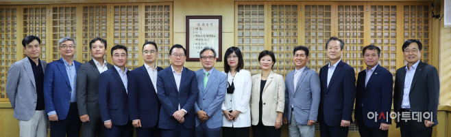 사진1. 상생협력위원회 전체 위원