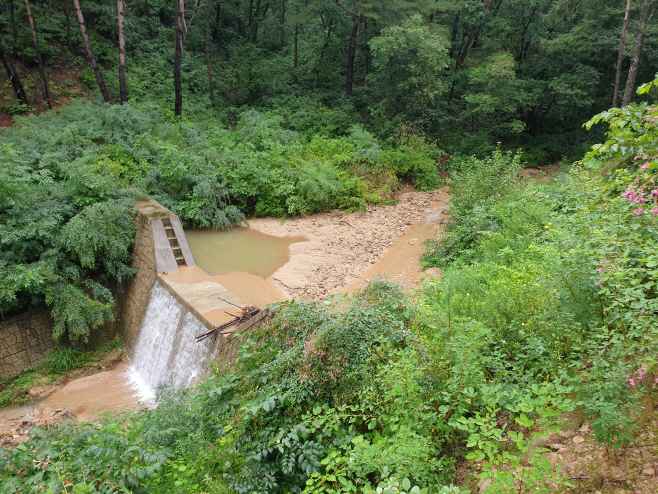 관련사진(사방땜사업으로 산사태(토석류피해) 예방한 사례사진)