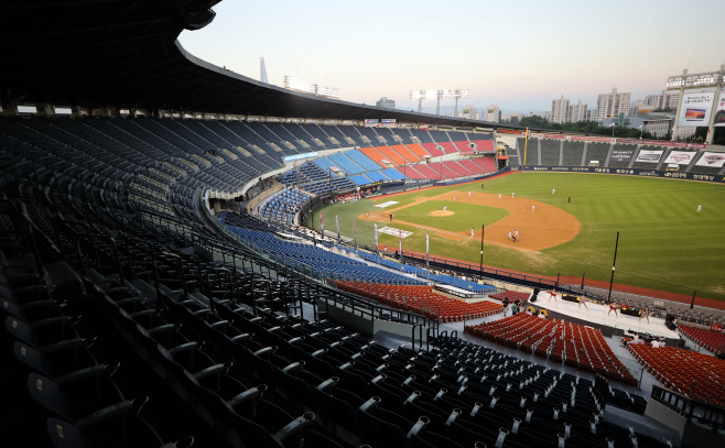 프로야구, 다시 무관중 경기<YONHAP NO-5051>