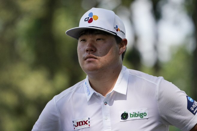 BMW Golf <YONHAP NO-0549> (AP)