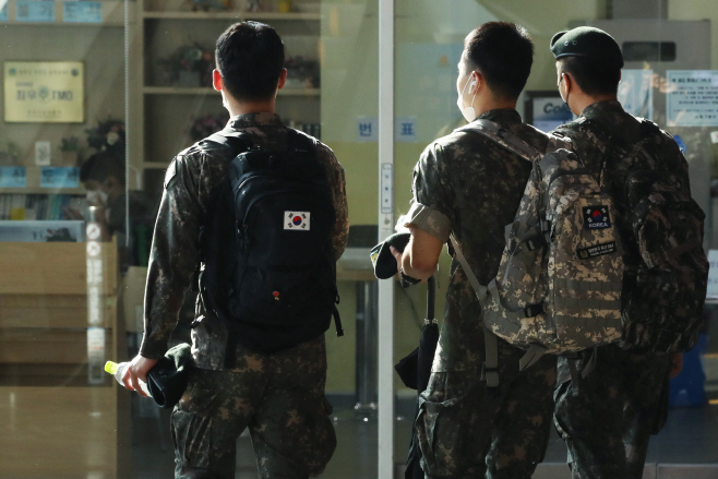 국방부, 모든 부대 휴가 2주간 잠정 중지