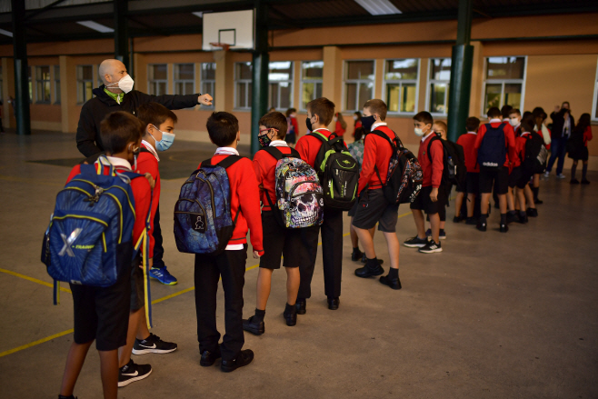 Virus Outbreak Spain School Year <YONHAP NO-4164> (AP)