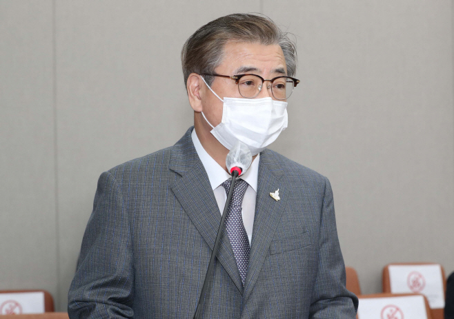 인사말하는 서훈