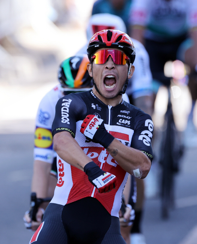 CYCLING-FRANCE/ <YONHAP NO-1015> (Pool via REUTERS)