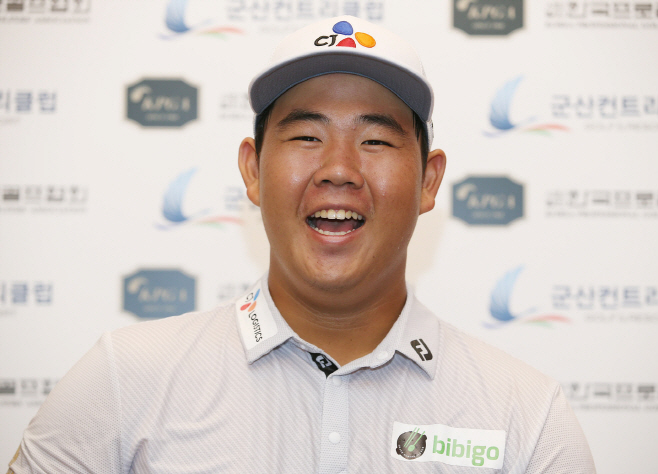 우승 인터뷰하는 김주형<YONHAP NO-2258>