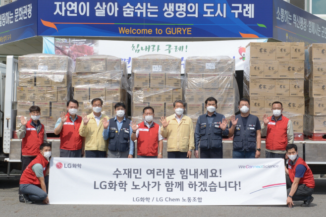 사진1. 구례군 수재민 지원 전달식