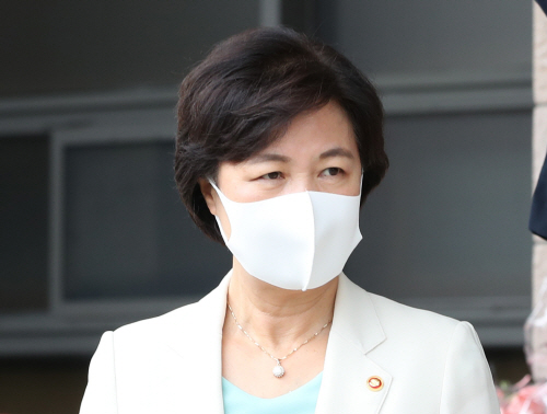 법무부 나서는 추미애 장관