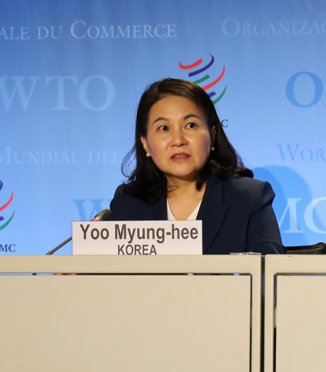 WTO서 기자회견하는 유명희 통상본부장<YONHAP NO-0033>