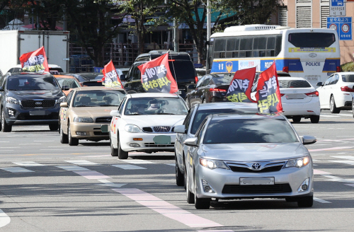 '개천절 카퍼레이드' 예고 단체, 차량 시위
