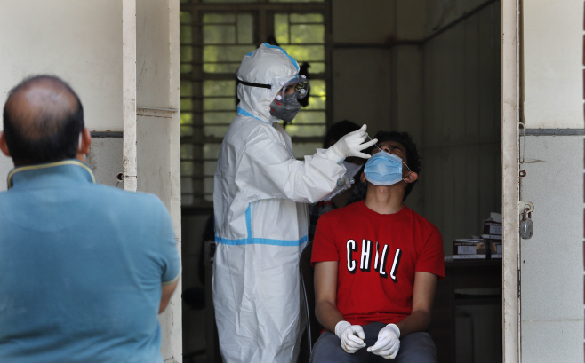 Virus Outbreak India <YONHAP NO-3399> (AP)