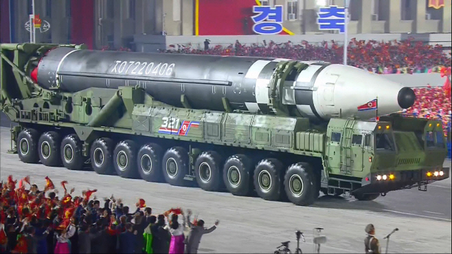 북한, 당 창건일 열병식서 신형 ICBM 공개<YONHAP NO-2226>