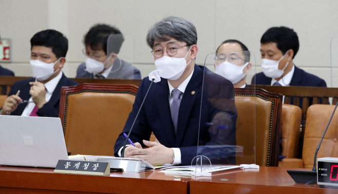 강신욱 통계청장 연합사진