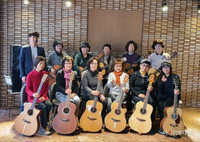 예산군청 추사홀, '통기타의 아름다운 리듬 콘서트' 공연