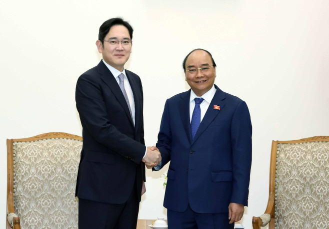 베트남 총리와 악수하는 이재용 삼성전자 부회장