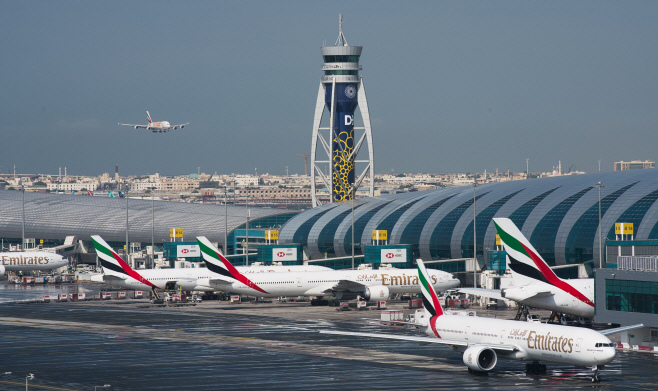 Virus Outbreak Dubai Airport <YONHAP NO-3411> (AP)