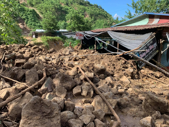 Vietnam Landslide <YONHAP NO-6433> (AP)