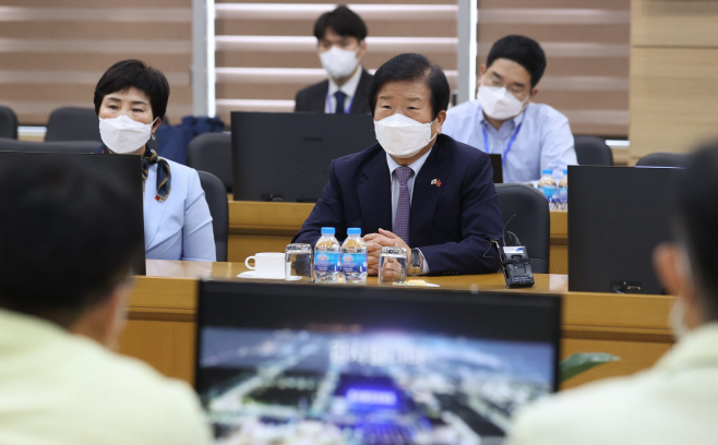 삼성 베트남 공장 찾은 박병석 국회의장<YONHAP NO-5246>