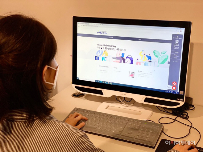 청년센터에서 OA, 크리에이터, 재테크 배워요~