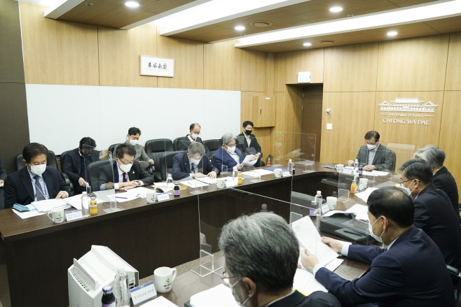 NSC 상임위 주재하는 서훈 안보실장