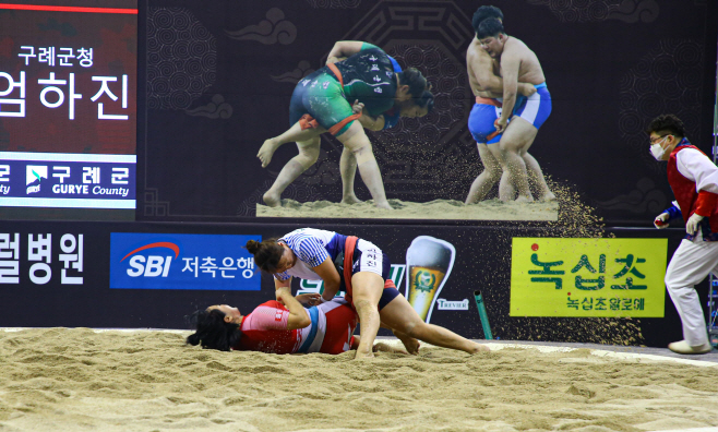결승전, 아래쪽 콜핑 박원미 선수, 위쪽 구례군청 엄하진 선수