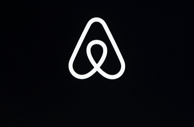 Airbnb-Hosts <YONHAP NO-5227> (AP)