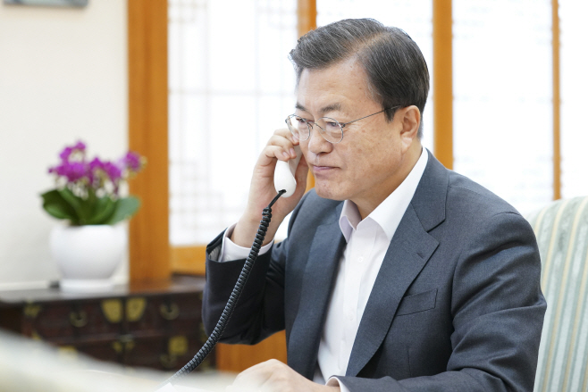 문 대통령, 바이든 미 대통령 당선인과 첫 통화
