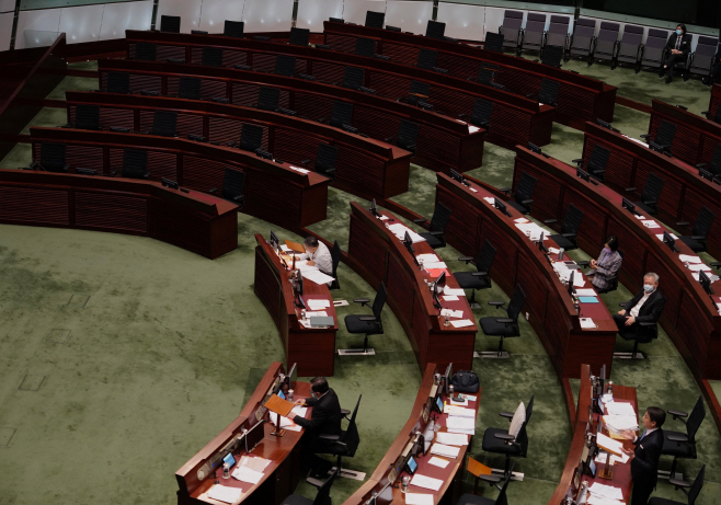 Hong Kong Lawmakers Disqualified <YONHAP NO-3729> (AP)