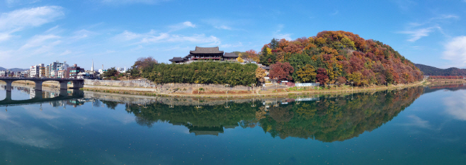 20201114 밀양강에 빠진 영남루와 아동산-1