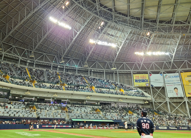 프로야구 PO 2차전도 매진…포스트시즌 4경기 연속