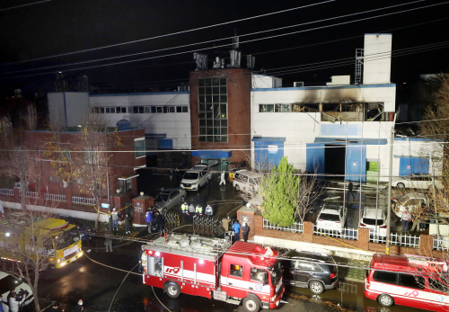 화재로 근로자 3명 사망한 인천 화장품 제조공장