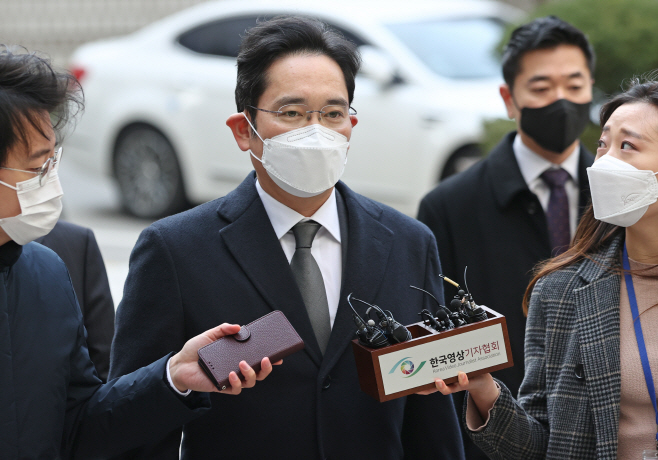 이재용 부회장, '국정농단'사건 재판 출석