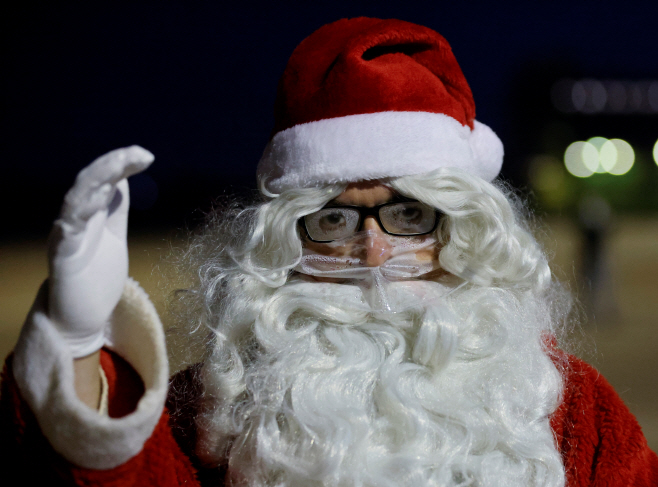 Santa wearing a  face mask