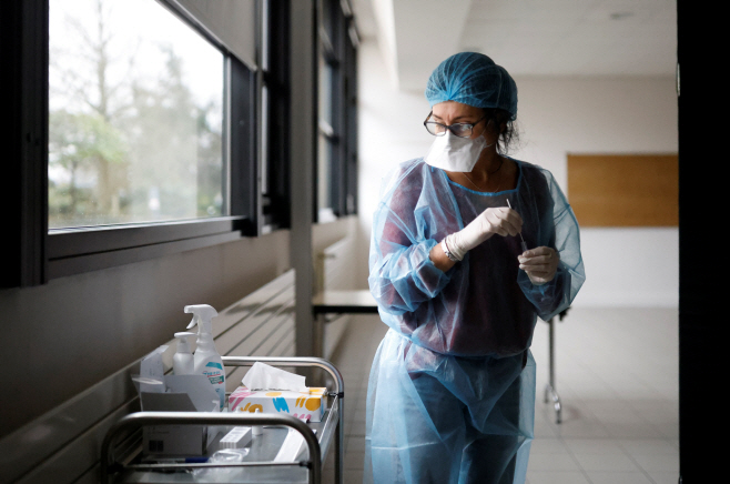 HEALTH-CORONAVIRUS/FRANCE-TEST