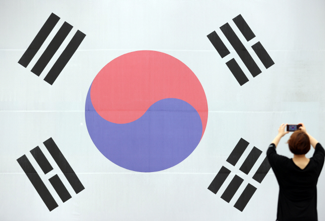 '휴대전화에 담는 태극기'
