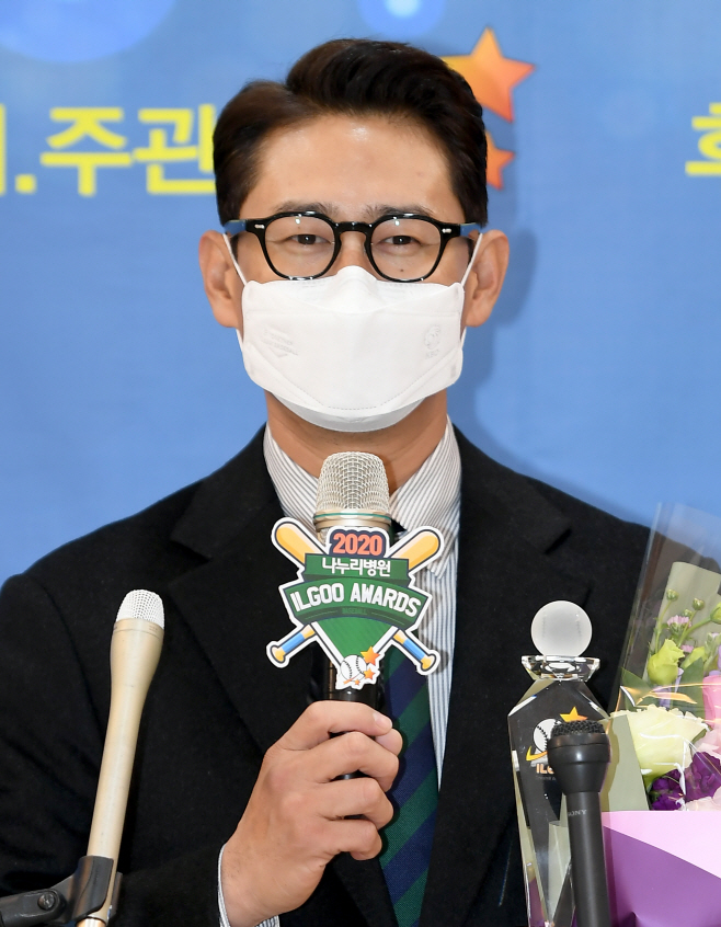 대상 소감 밝히는 LG 박용택<YONHAP NO-3678>