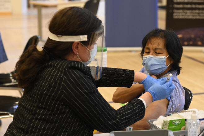 Virus Outbreak Vaccine Canada <YONHAP NO-0760> (AP)
