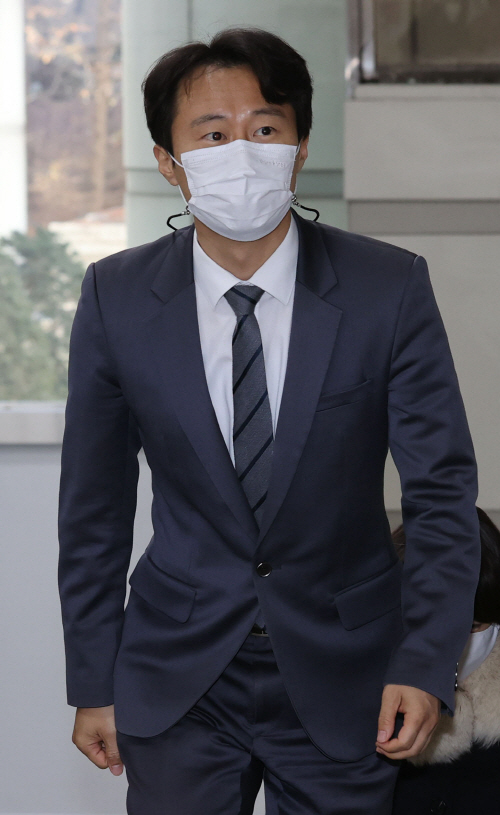 '사법행정권 남용' 재판 증인 출석하는 이탄희<YONHAP NO-3979>