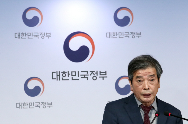 회의 결과 발표하는 김진경 국가교육회의 의장
