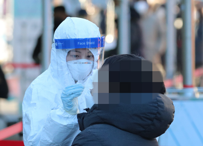 임시선별소 코로나19 검사<YONHAP NO-3024>