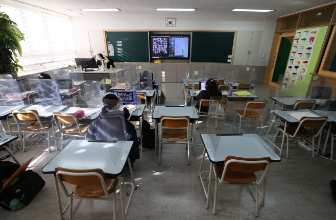 수도권 모든 학교 연말까지 전면 원격수업