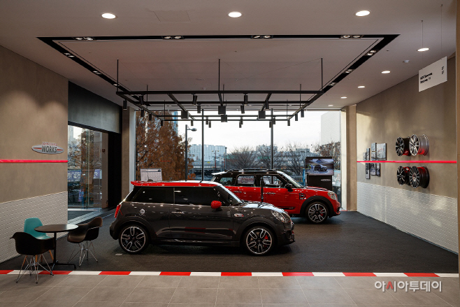 사진4-BMW MINI 광주 전시장 새단장 오픈 (1)