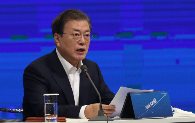 문 대통령, 새해 경제정책방향 보고