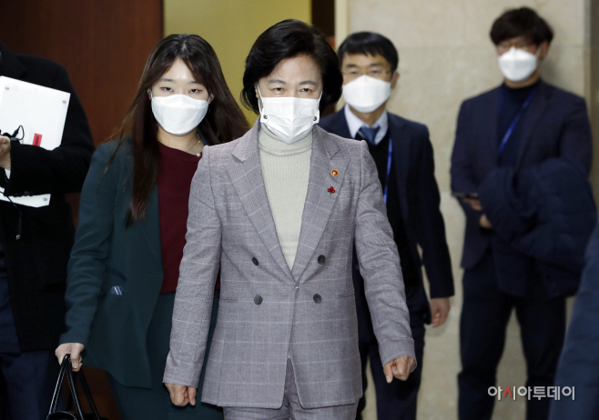[포토] 추미애, 공수처장 후보 추천위 회의 참석